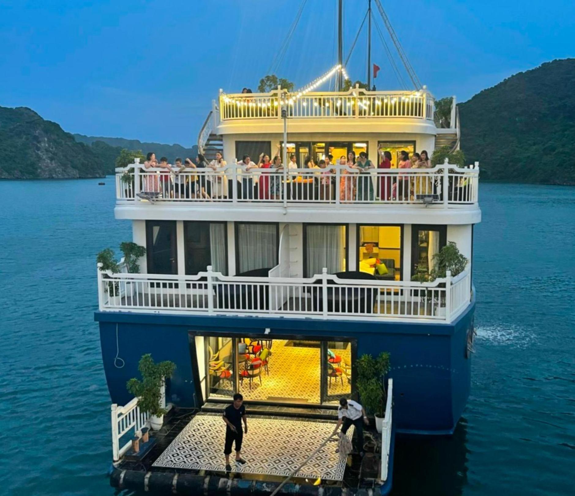 Lotus Elegance Cruise 호텔 하롱 외부 사진